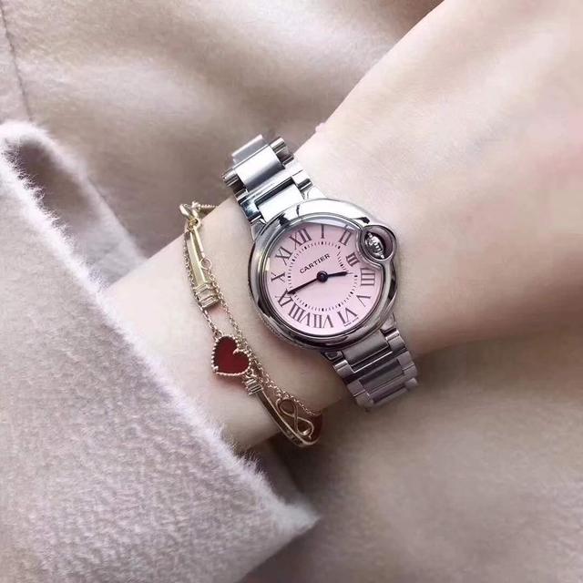 卡地亚蓝气球就知名度比较高了,卡地亚的腕表在机芯和配置上虽然不高